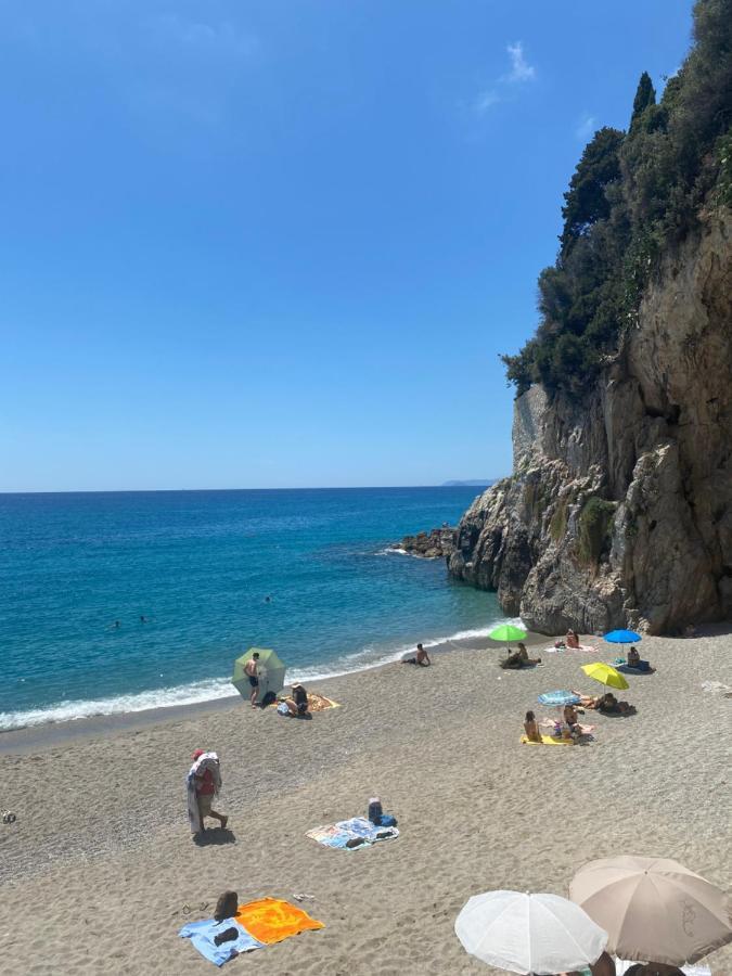 Vivi La Mia Liguria - Esclusivo Appartamento Con Terrazzo E Giardino Finale Ligure Exterior foto