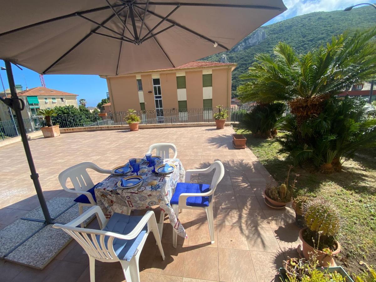 Vivi La Mia Liguria - Esclusivo Appartamento Con Terrazzo E Giardino Finale Ligure Exterior foto